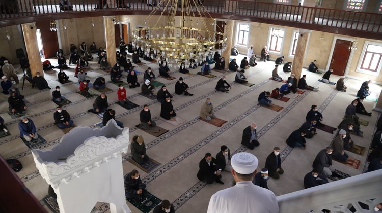 İrfanlı Büyük Camii’nde ilk Cuma Namazı heyecanı