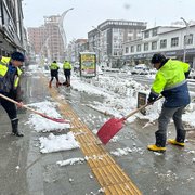 Of Belediyesi ekipleri yayalar için seferber