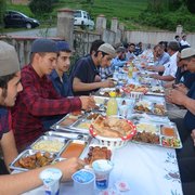 Ak Parti'nin Pınaraltı mahallesi iftarına yoğun katılım